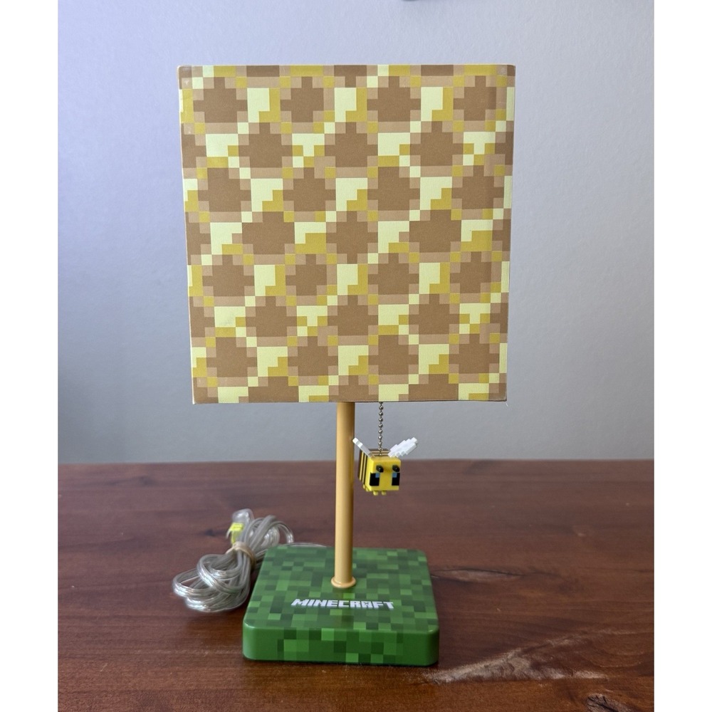 Minecraft Beehive Block Lamp w/ Bee Lamp Pull 14" Table Bedside